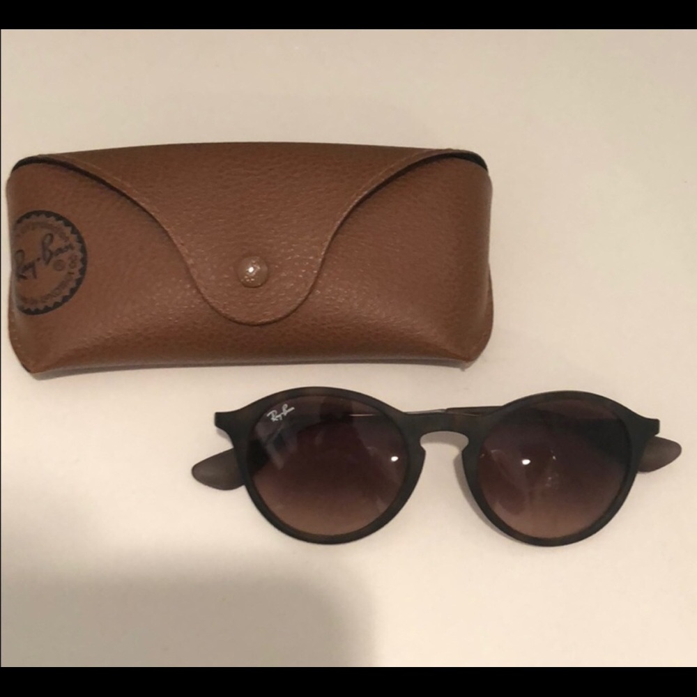 Ray Ban RB4243